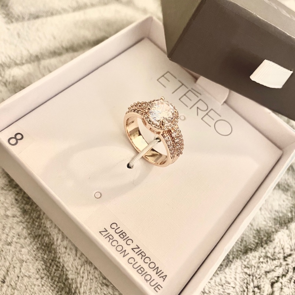 • NEW • Size 8 Cubic Zirconia Crystal Band Ring